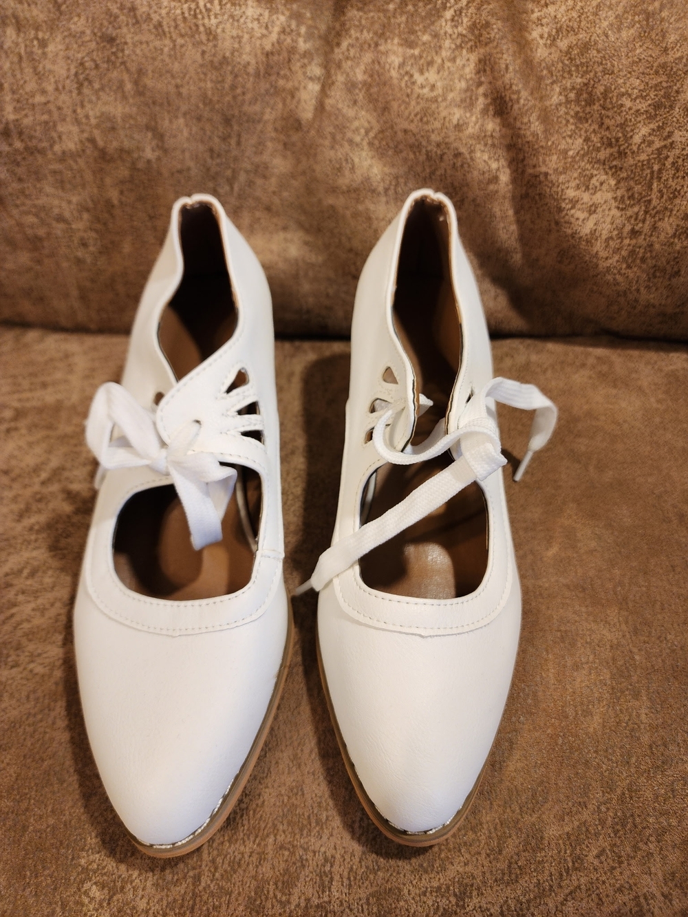 Women’s White Lace-Up Pointed Toe With‎ Block Heel